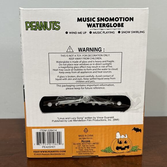 Snoopy Peanuts Halloween Snow Globe BOO Music Snowmotion Wind Up New In Box - Picture 3 of 7